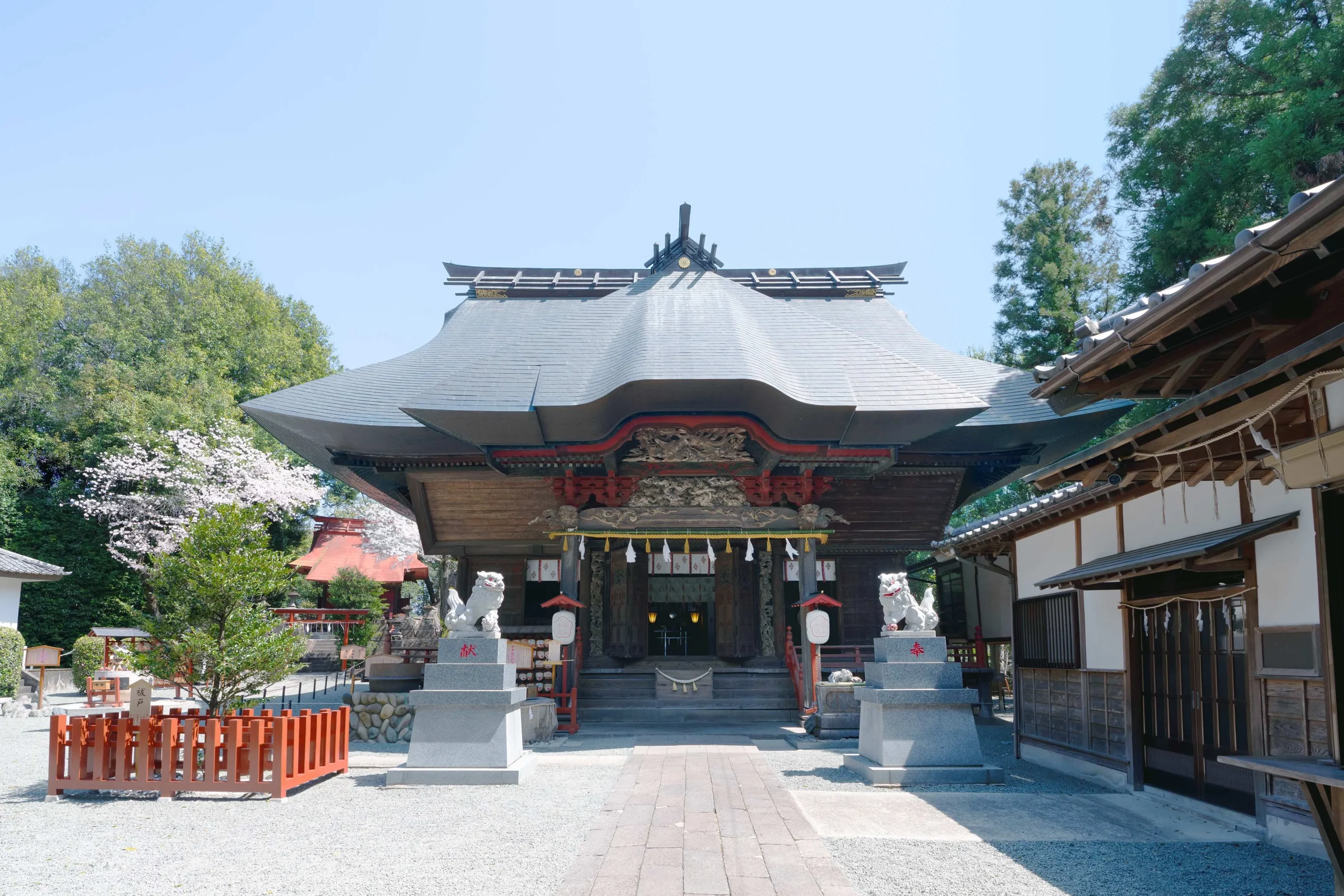 産泰神社　拝殿